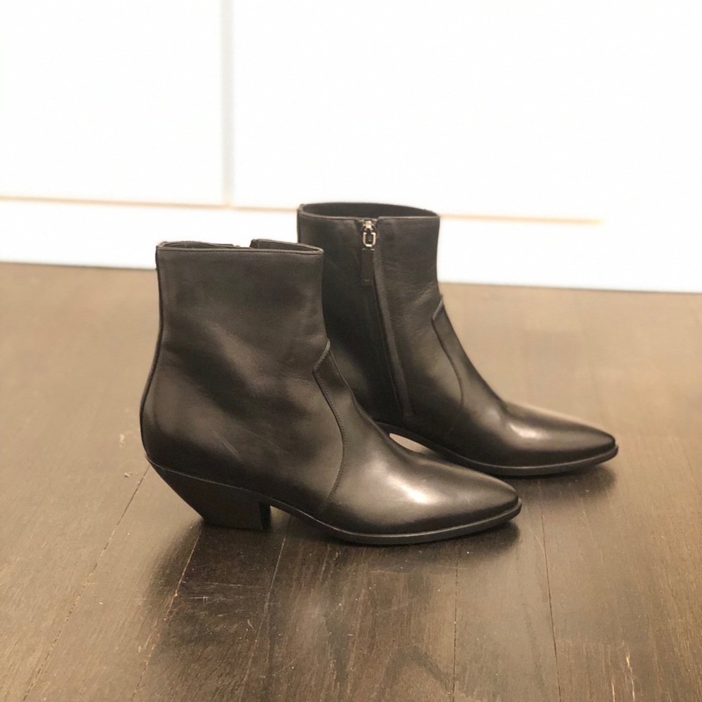 Saint Laurent Paris leather west Chelsea boots